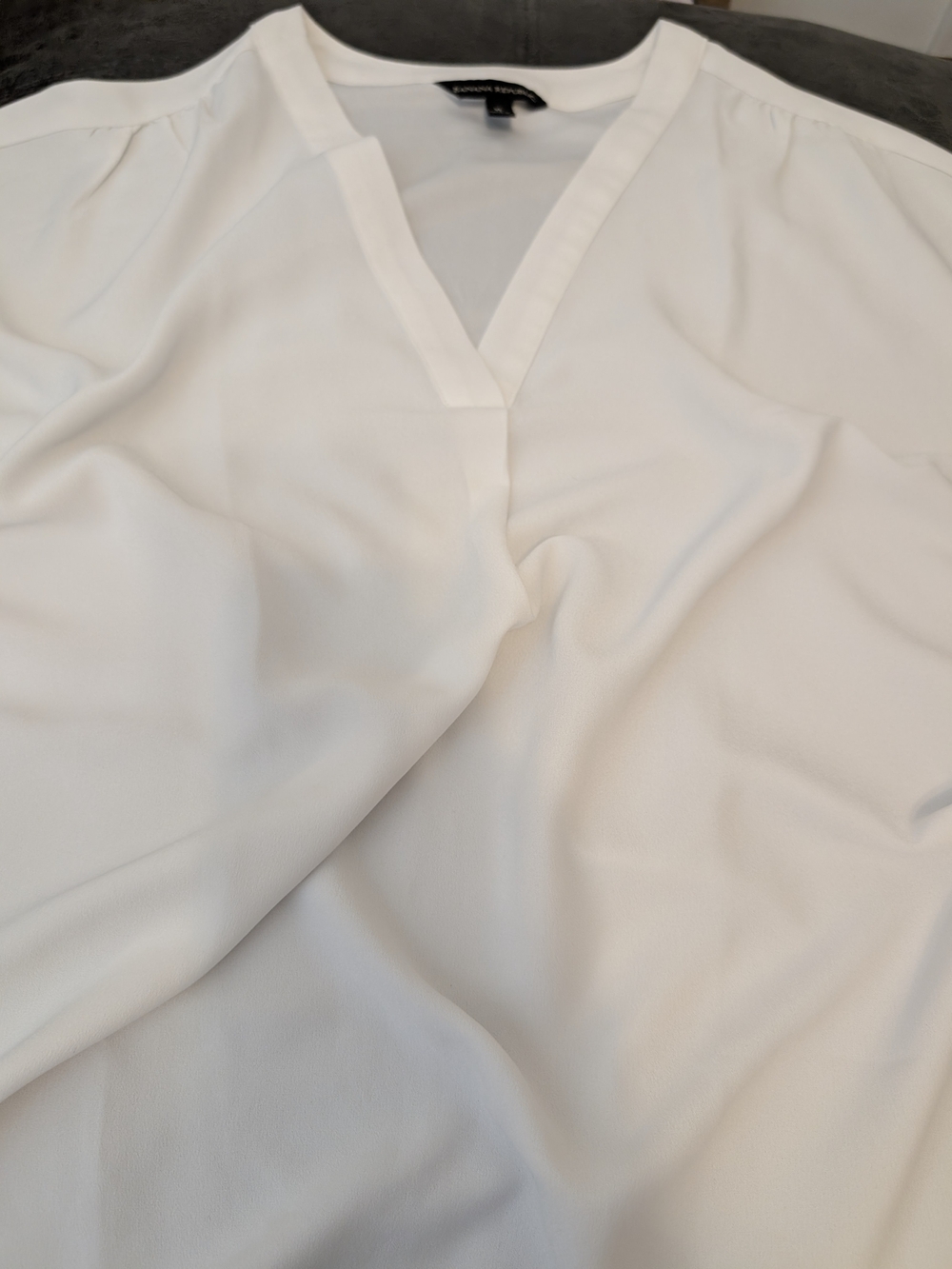 Banana Republic White Women's V-Neck Top